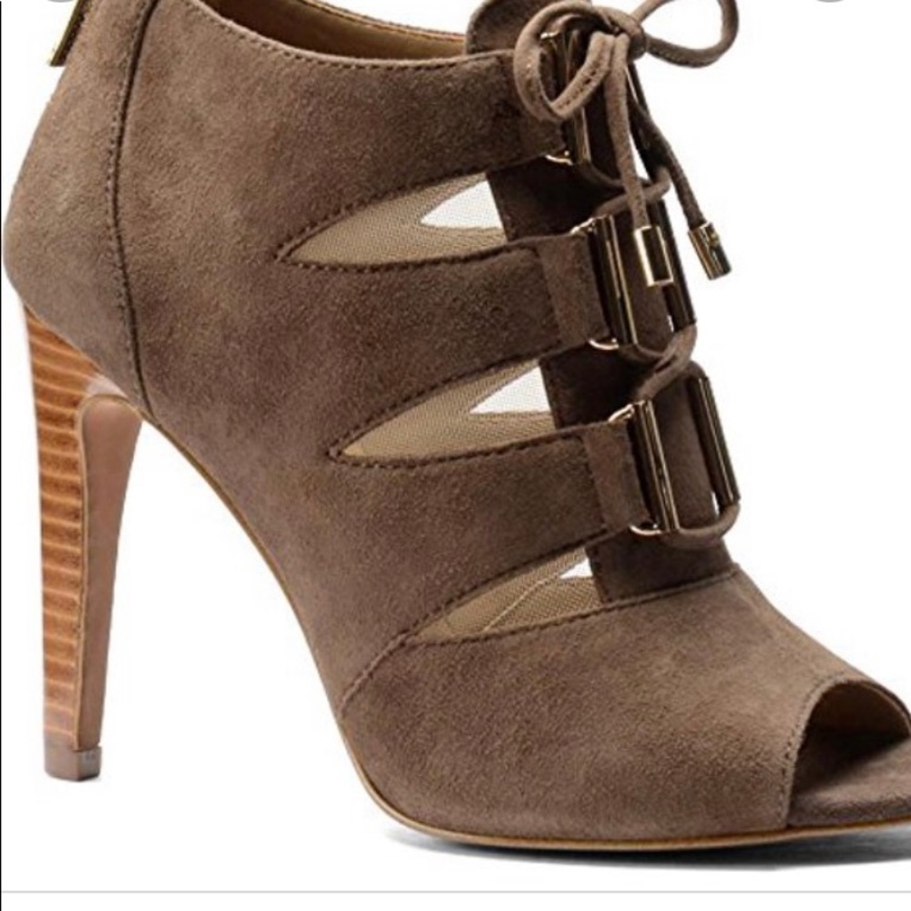 Isola Brinly Peep Toe Ankle Bootie 
Brown  Size 9